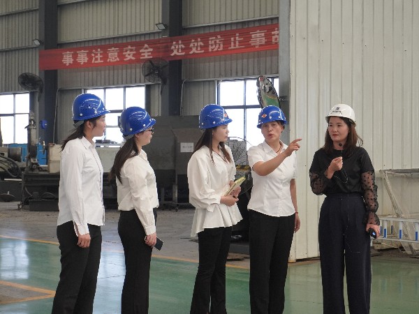深入廠區(qū)學(xué)習(xí)，提高自身專業(yè)知識(shí)。_河南雙志