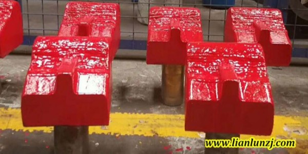 如何更換TPL201破碎軸組的TPL601-15刀齒？