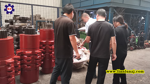 貴陽彭總開展刮板機(jī)配件業(yè)務(wù)，來我廠考察參觀！